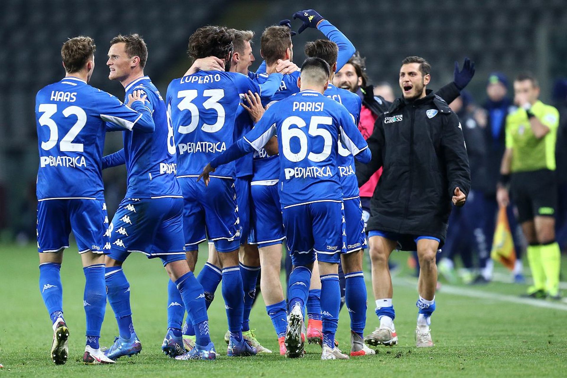 其背后潜藏 其背后潜藏